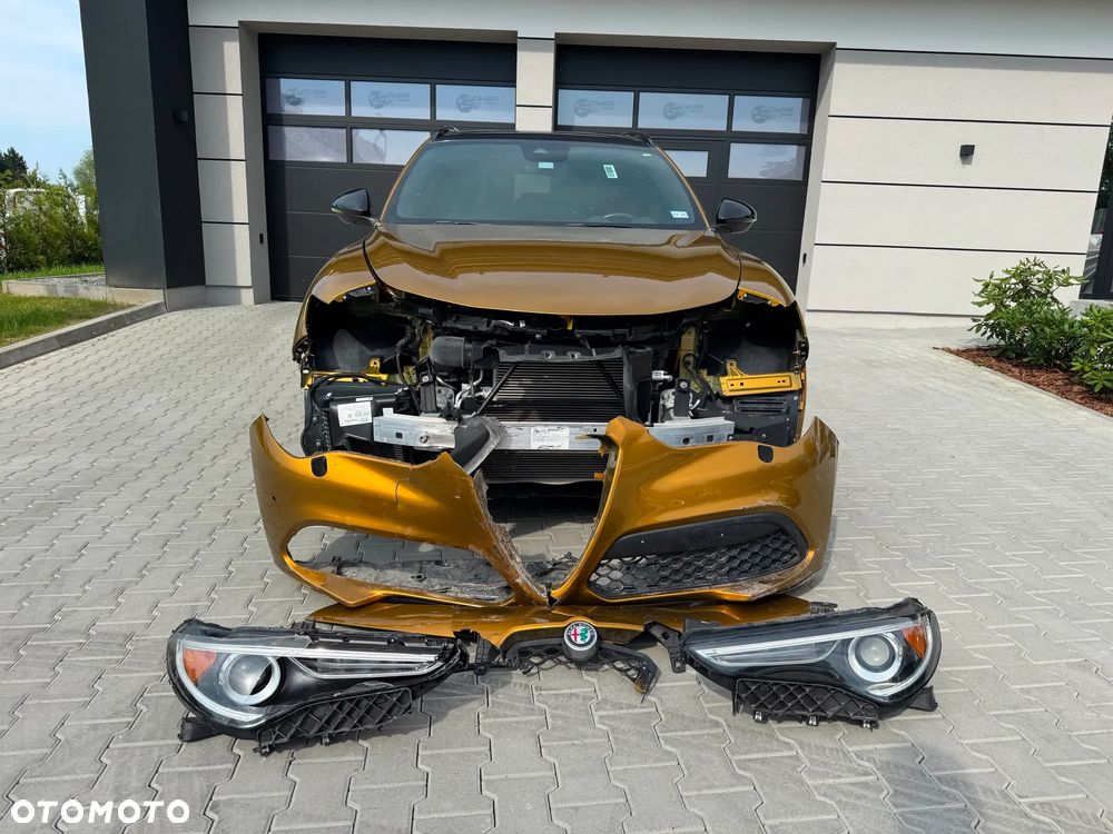 Alfa Romeo Stelvio 2.0 Turbo 16V AT8-Q4 Tributo Italiano - 4