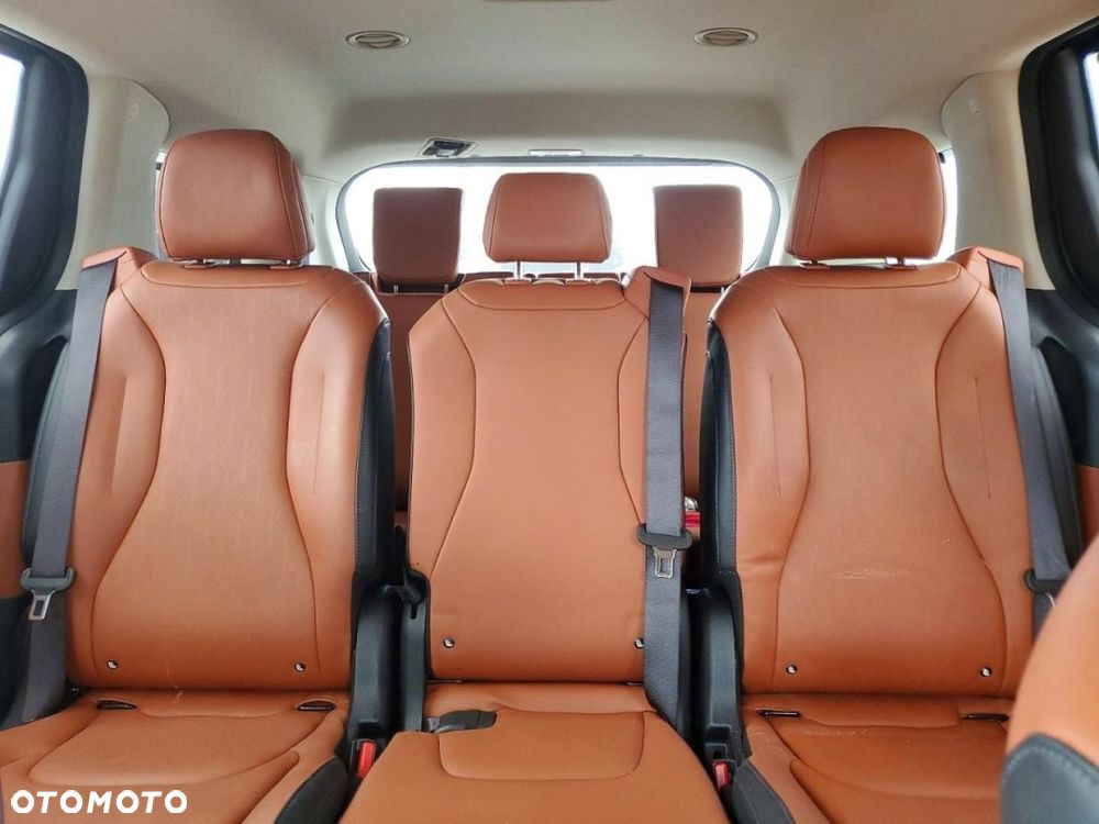 Kia Carnival - 9