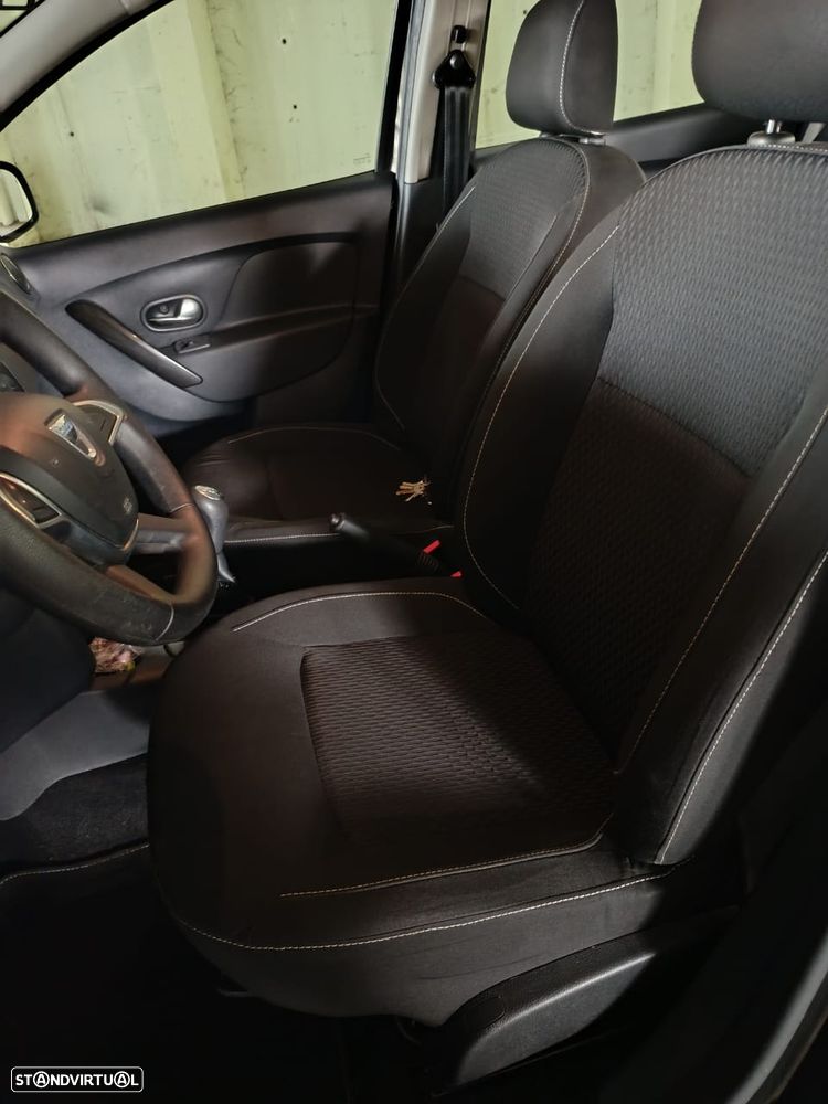 Dacia Sandero - 6