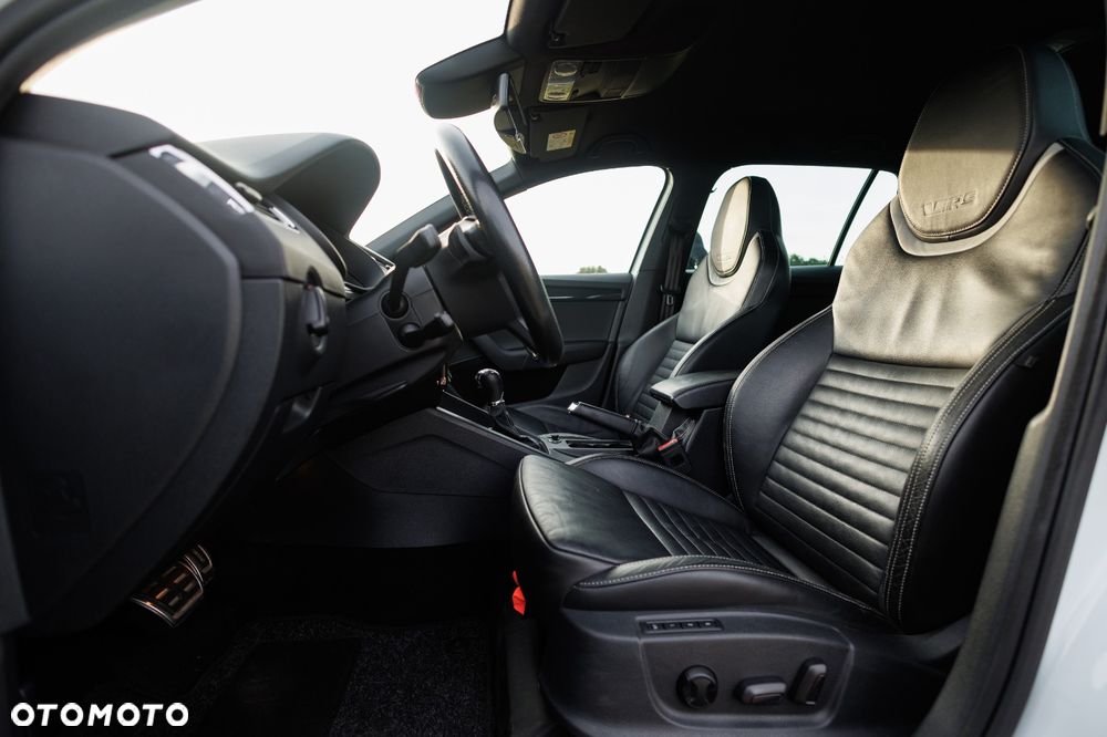 Skoda Octavia 2.0 TDI DSG RS - 10