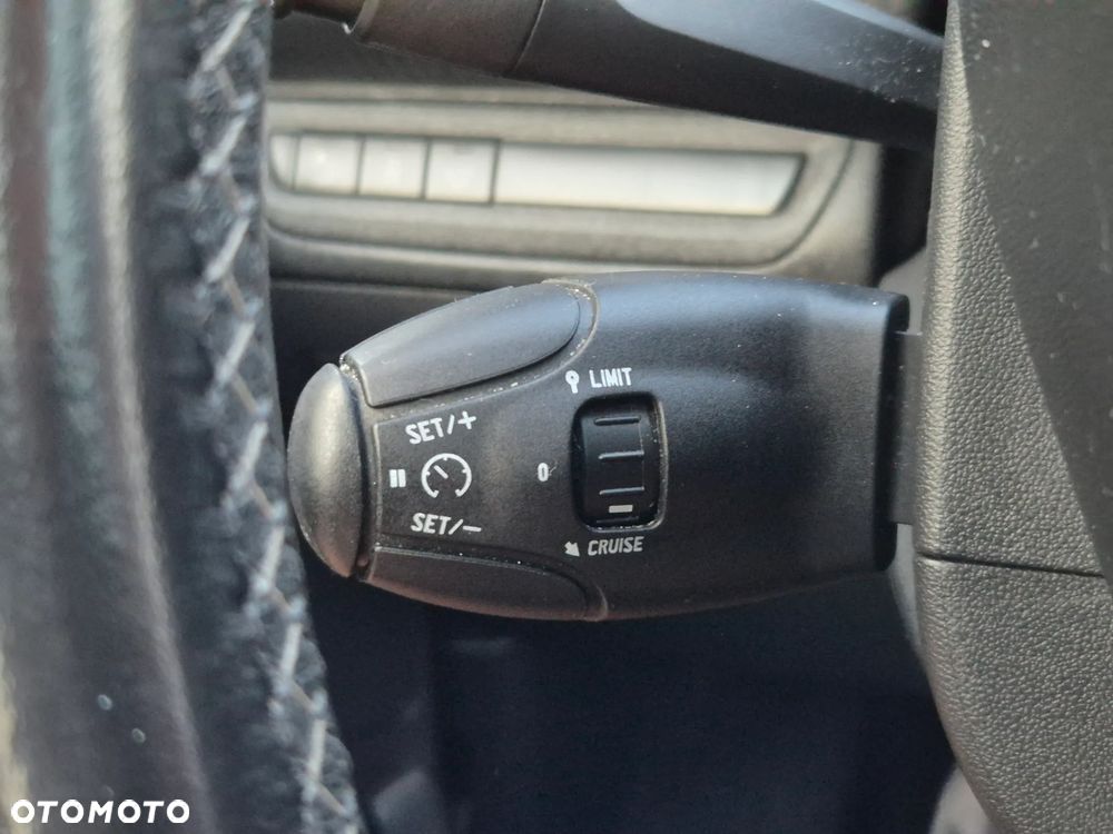 Peugeot 208 1.6 BlueHDi Active S&S - 9
