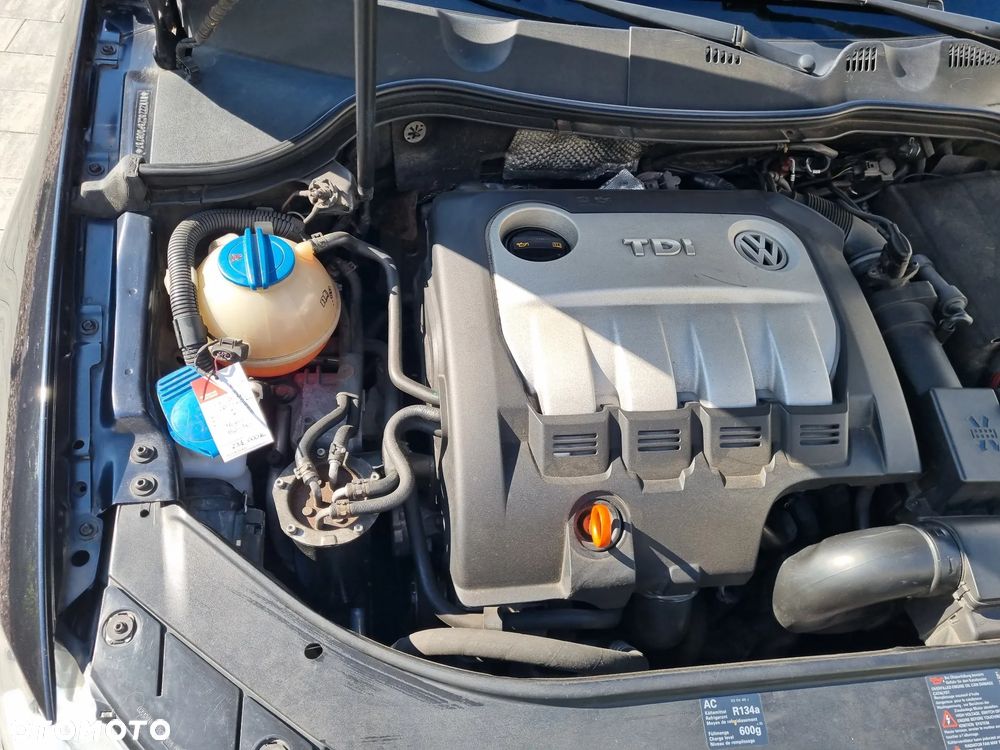 Volkswagen Passat 2.0 TDI DPF Highline - 21