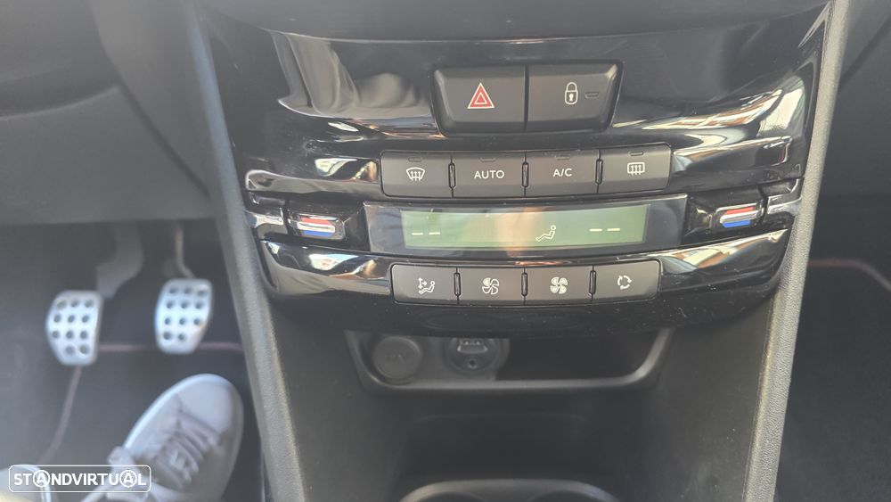 Peugeot 2008 1.6 BlueHDi GT Line - 35