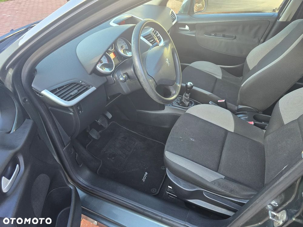 Peugeot 207 - 9