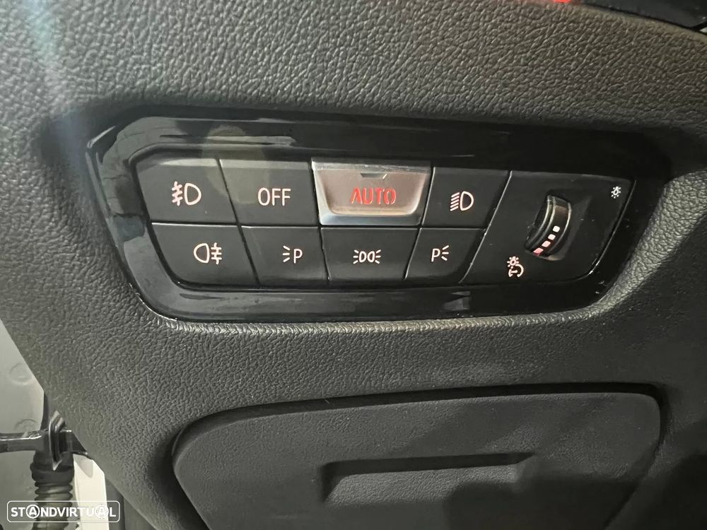 BMW 330 e Pack M Auto - 43