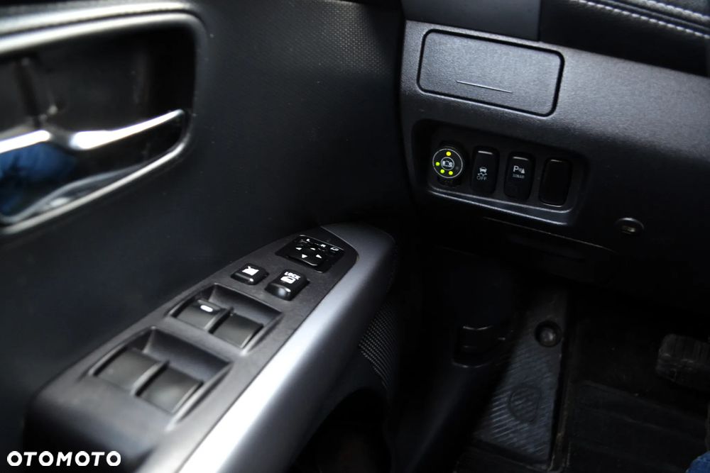 Mitsubishi Outlander 2.4 Intense + CVT - 22