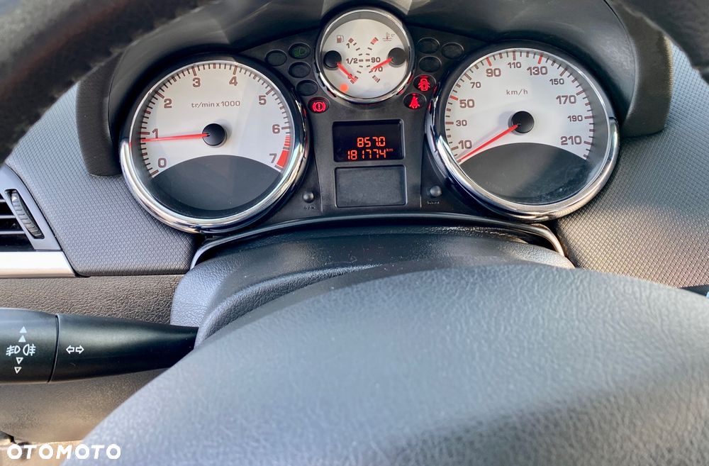 Peugeot 207 CC 1.6 Intense - 10