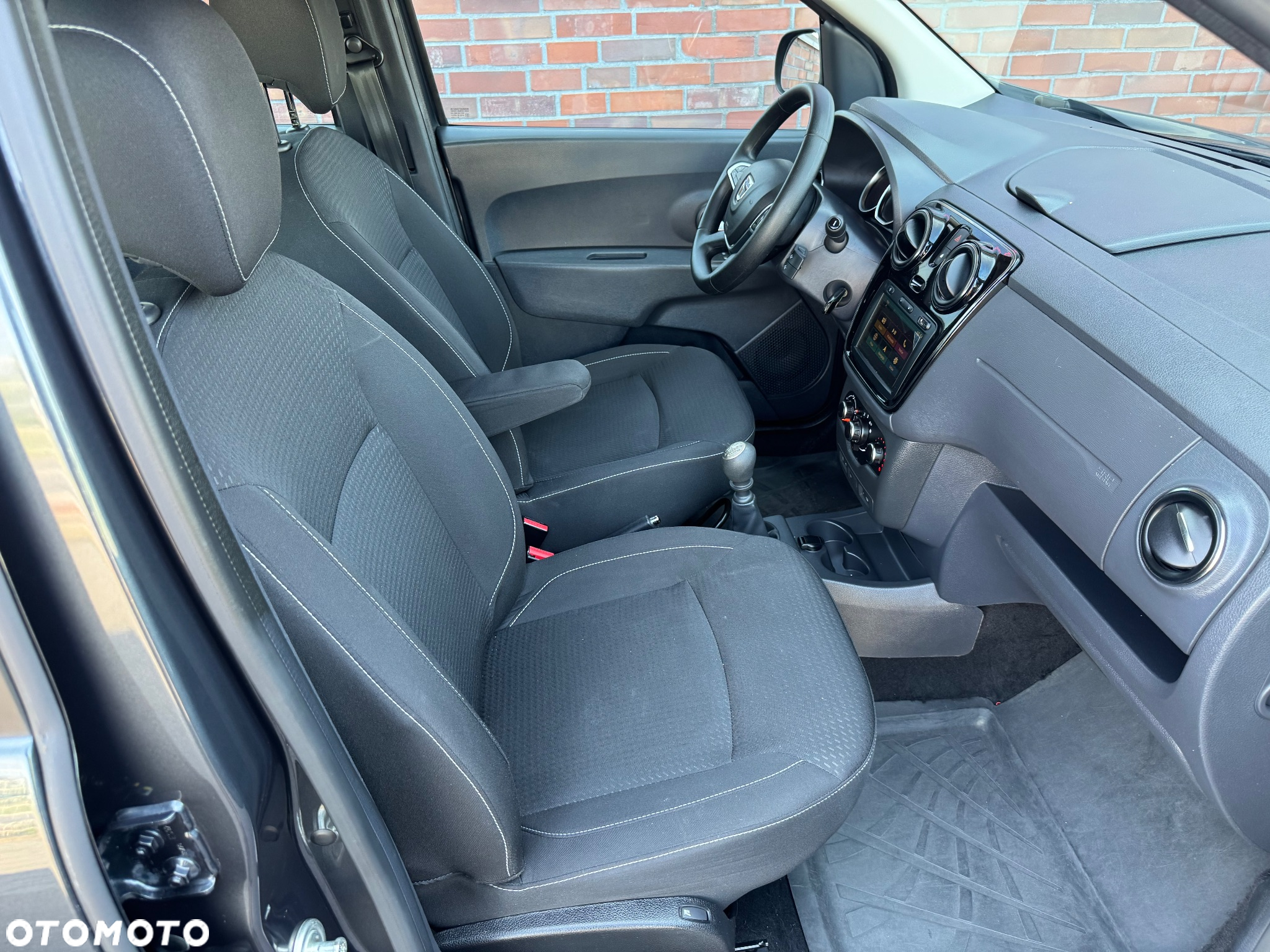Dacia Lodgy 1.3 TCe Laureate S&S - 25