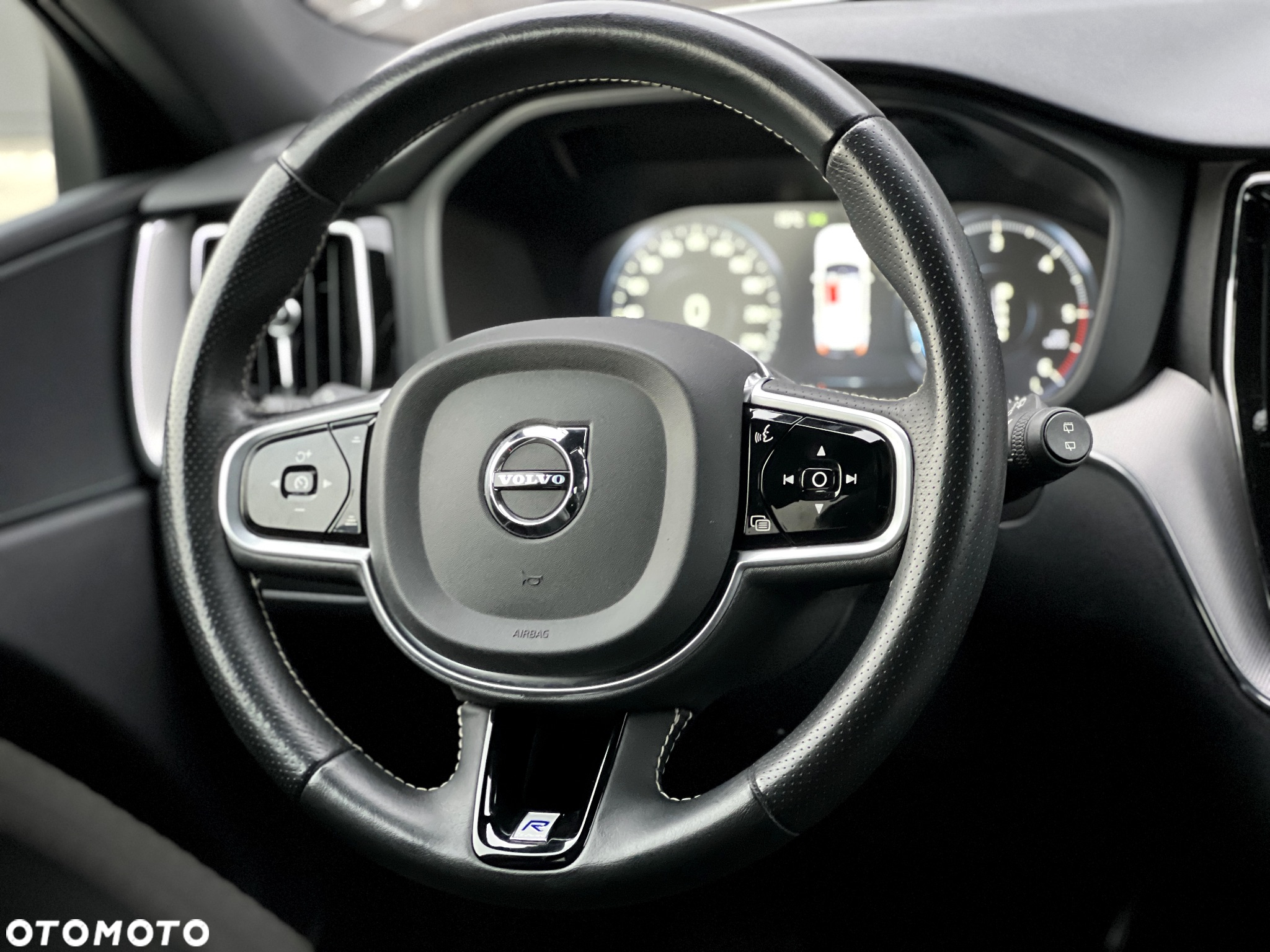 Volvo XC 60 D4 AWD R-Design - 33