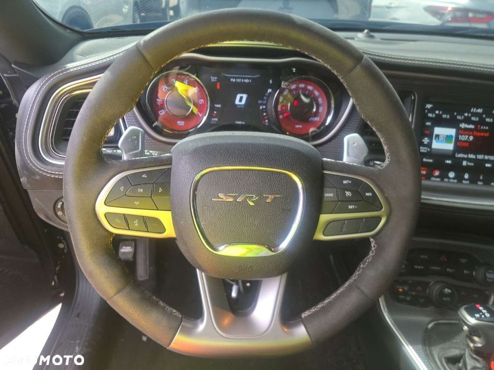 Dodge Challenger - 10