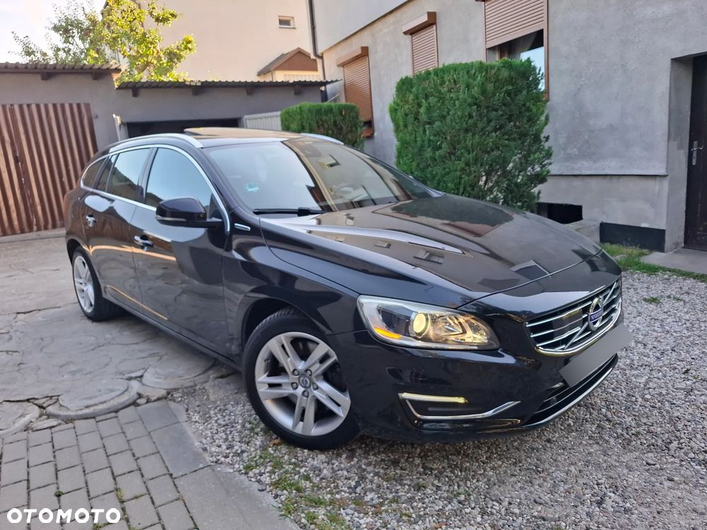 Volvo V60 D6 AWD Plug-in Hybrid R-Design Summum - 28