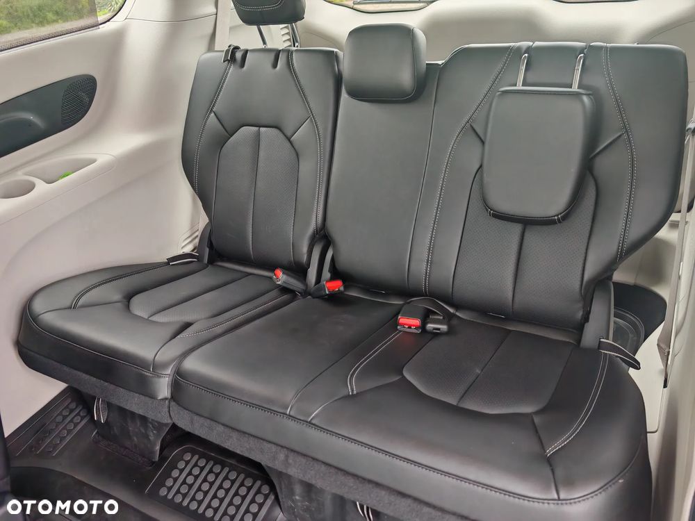 Chrysler Pacifica - 32