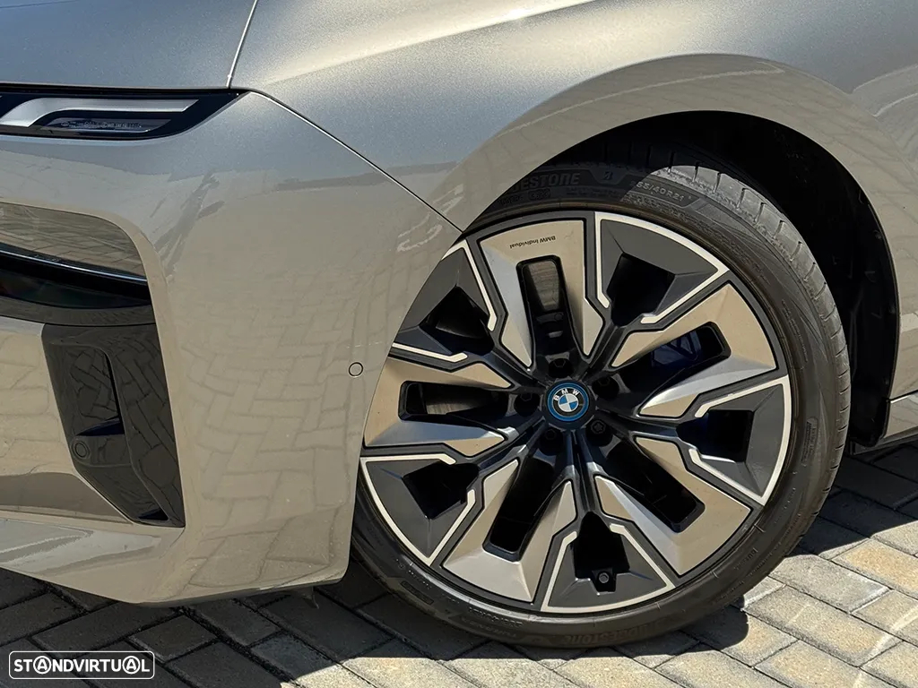 BMW i7 xDrive60 Pack Desportivo M - 6