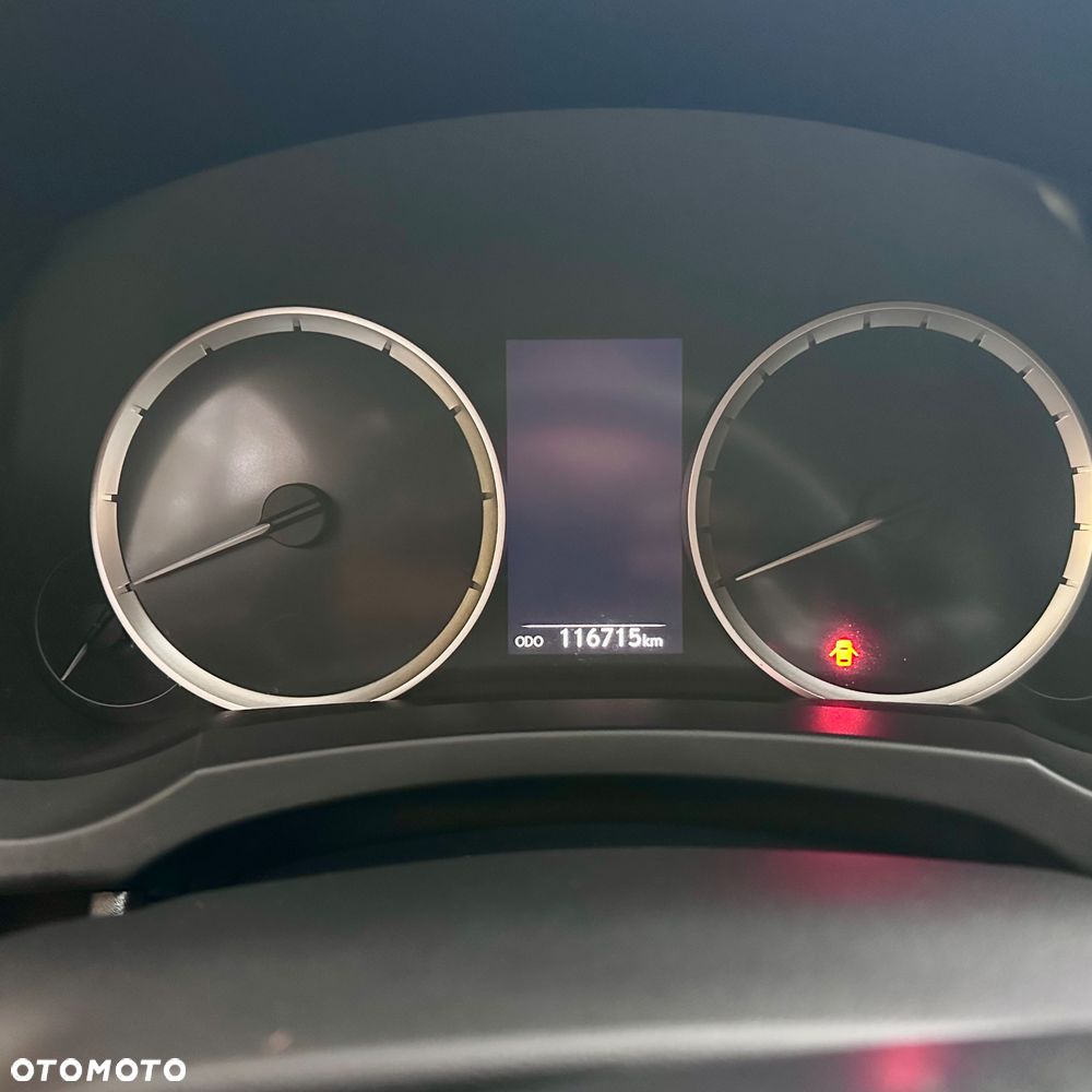 Lexus RC 300h - 24