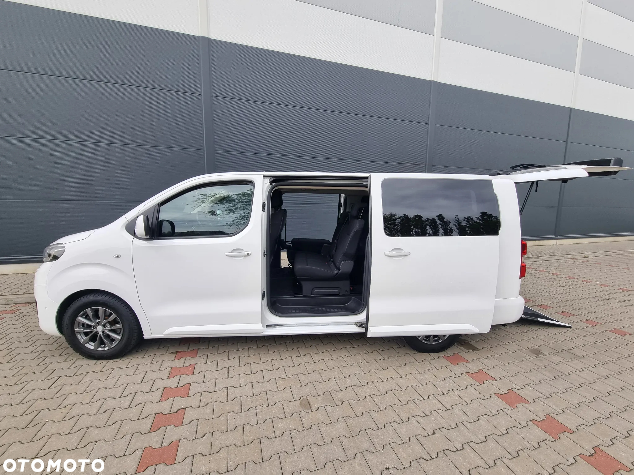 Toyota ProAce 2,0-l-D-4D L2 (7-Si.) Autm Verso Executive - 4