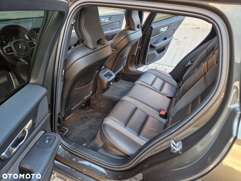Volvo V60 D4 AWD R-Design - 14