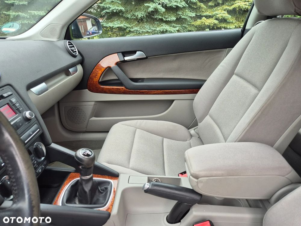 Audi A3 3-drzwiowe 1.6 Attraction - 19
