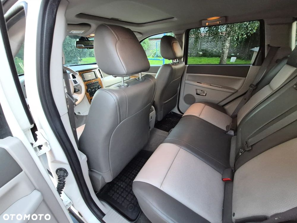 Jeep Grand Cherokee - 16