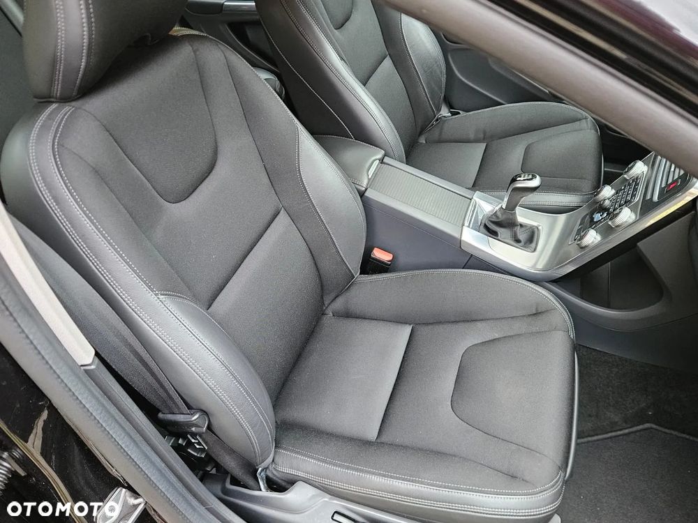 Volvo V60 T3 Momentum - 35