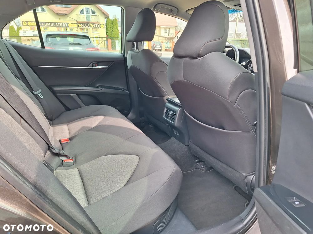Toyota Camry 2.5 Hybrid Comfort CVT - 28
