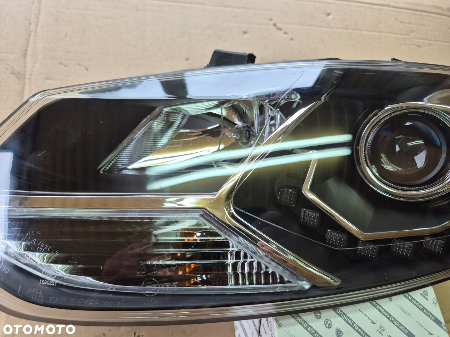 Volkswagen Golf VII reflektor lewy.Eagle Eyes.100 - 3