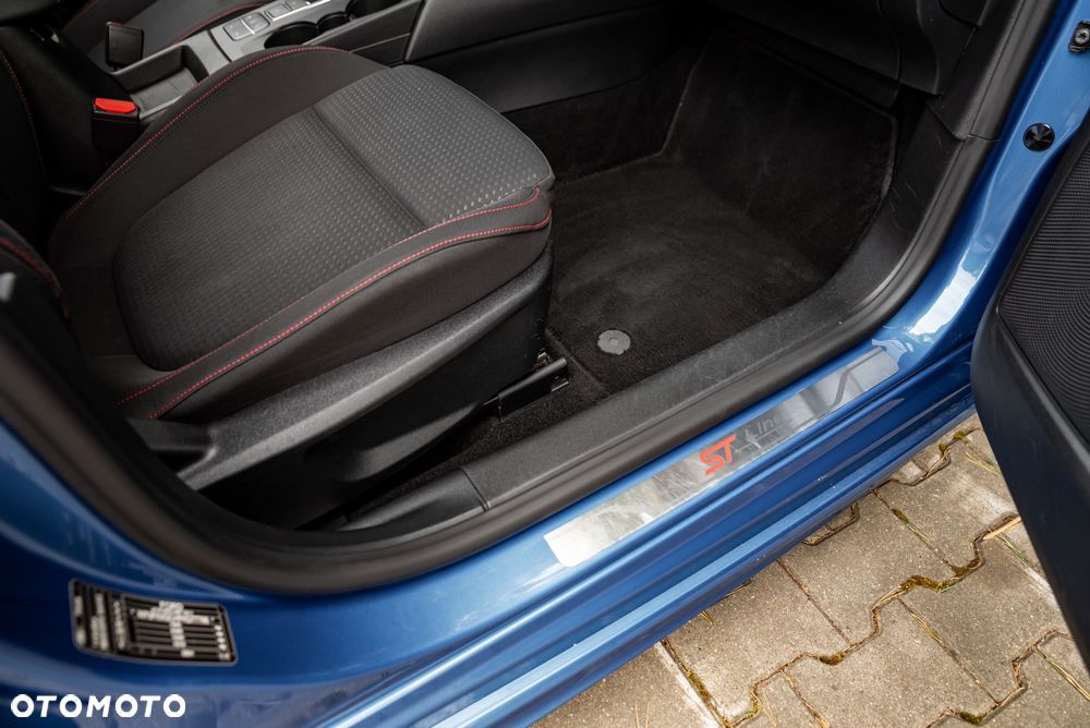 Ford Focus 1.5 EcoBlue Start-Stopp-System ST-LINE - 25