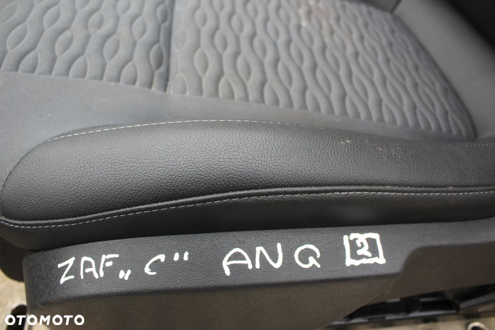 KOMPLET PRZEKŁADKA FOTELE BOCZKI PLASTIKI WYKŁADZINA PASY OPEL ZAFIRA C 7 OSÓB PÓŁSKÓRA - 30