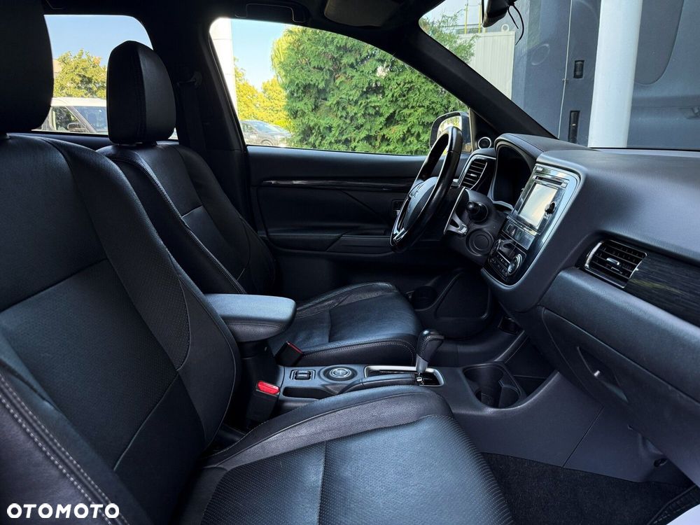 Mitsubishi Outlander 2.0 Intense Comfort 4WD CVT - 32