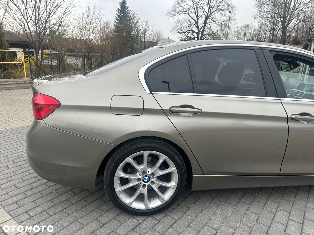 BMW Seria 3 320d Luxury Line - 12