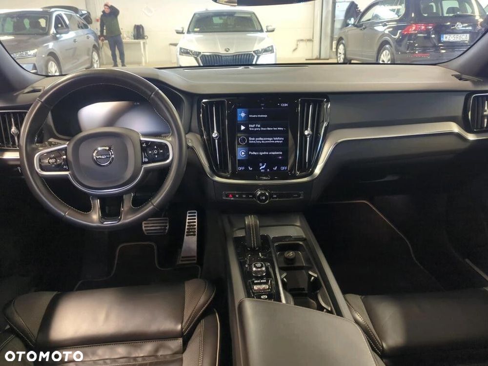 Volvo V60 B3 B R-Design - 8