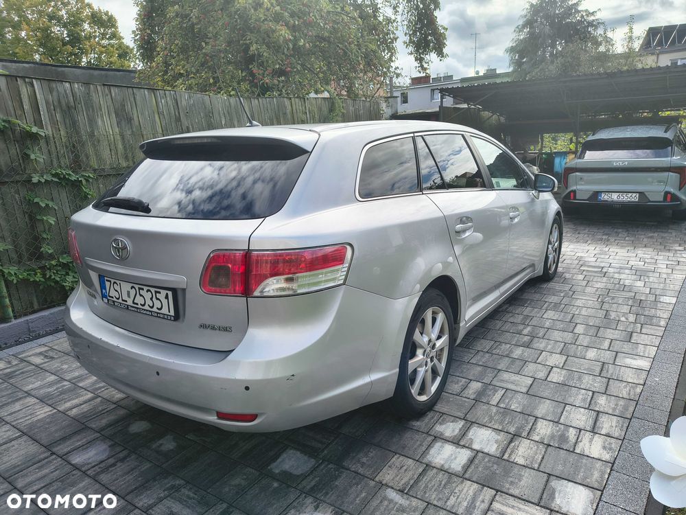 Toyota Avensis - 2