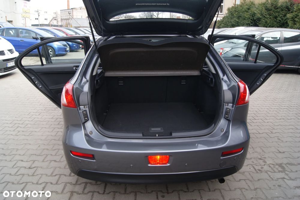 Mitsubishi Lancer 1.6 Inform - 10