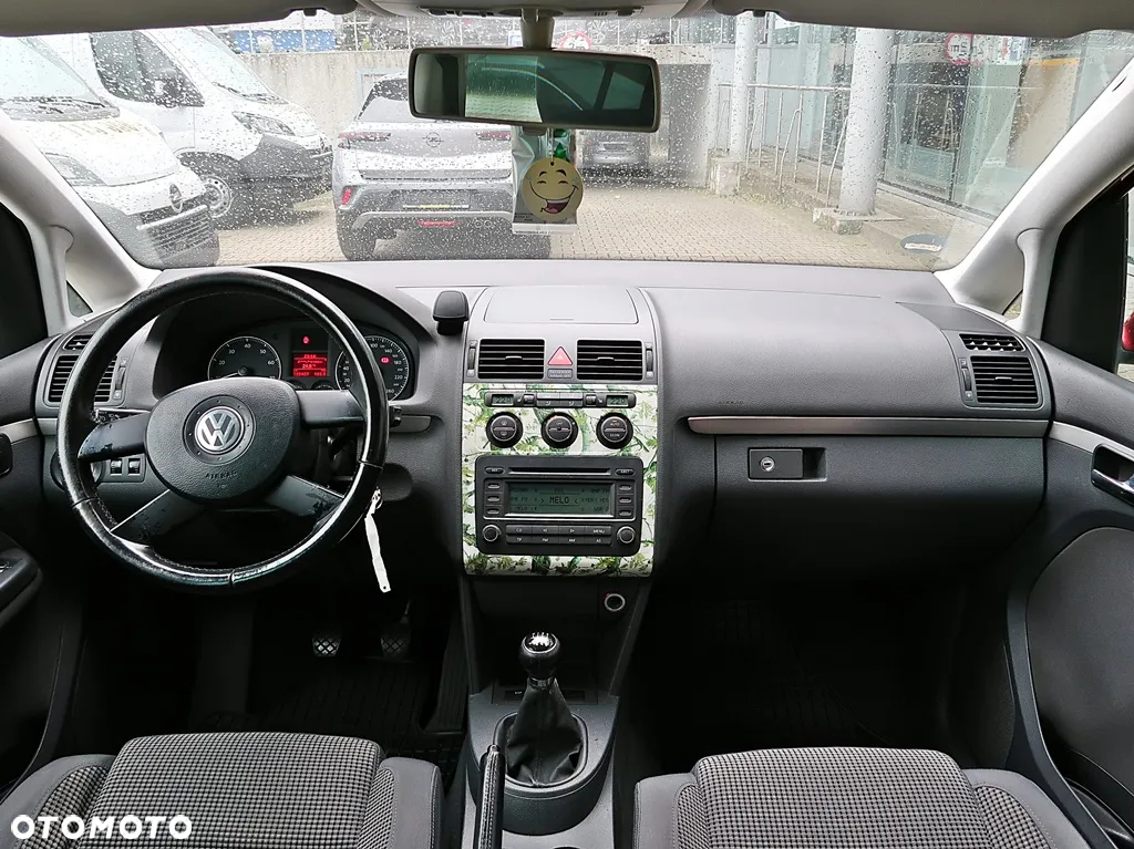 Volkswagen Touran 2.0 FSI Trendline - 6