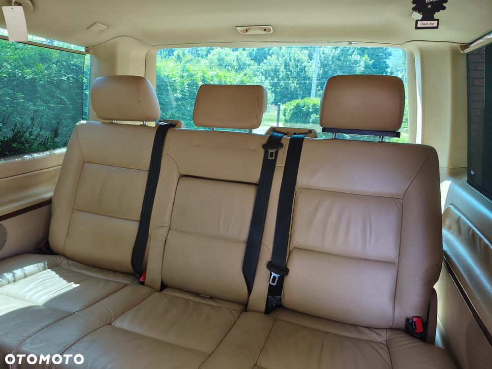 Volkswagen Multivan - 9