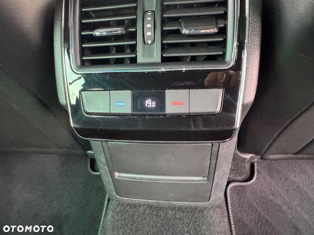 Skoda Superb 2.0 TDI DSG Sportline - 34