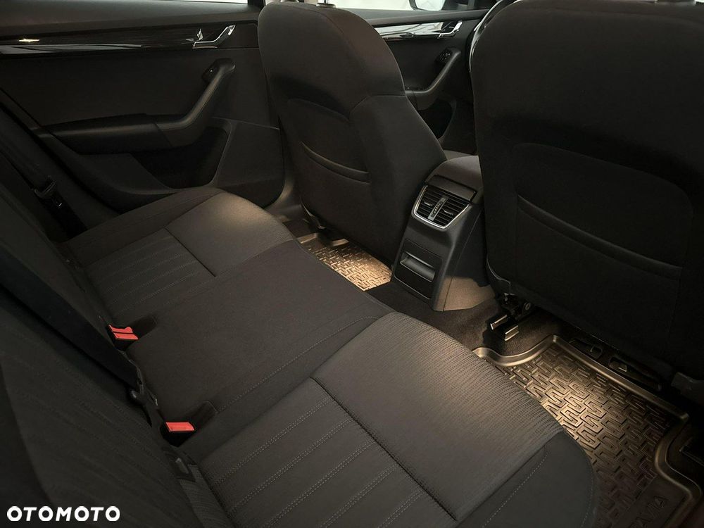 Skoda Octavia 2.0 TDI Style DSG - 23