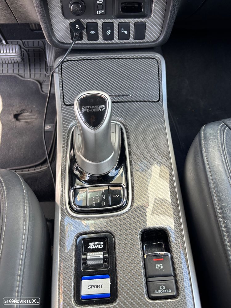 Mitsubishi Outlander - 3