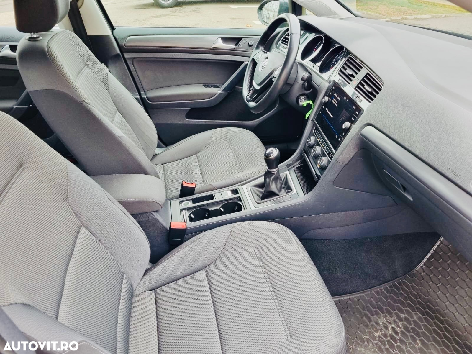 Volkswagen Golf 1.6 TDI Comfortline - 8
