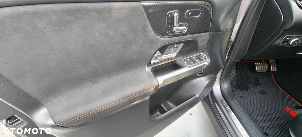 Mercedes-Benz GLB 200 d 4-Matic AMG Line 8G-DCT - 36