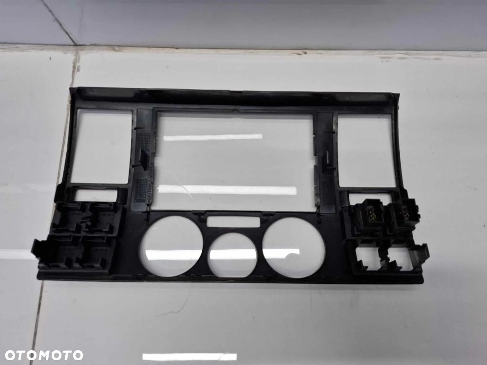 RAMKA KONSOLI DESKI ROZDZIELCZEJ ŚRODKOWA OBUDOWA OSŁONA RADIA PANEL VW T5 - 3