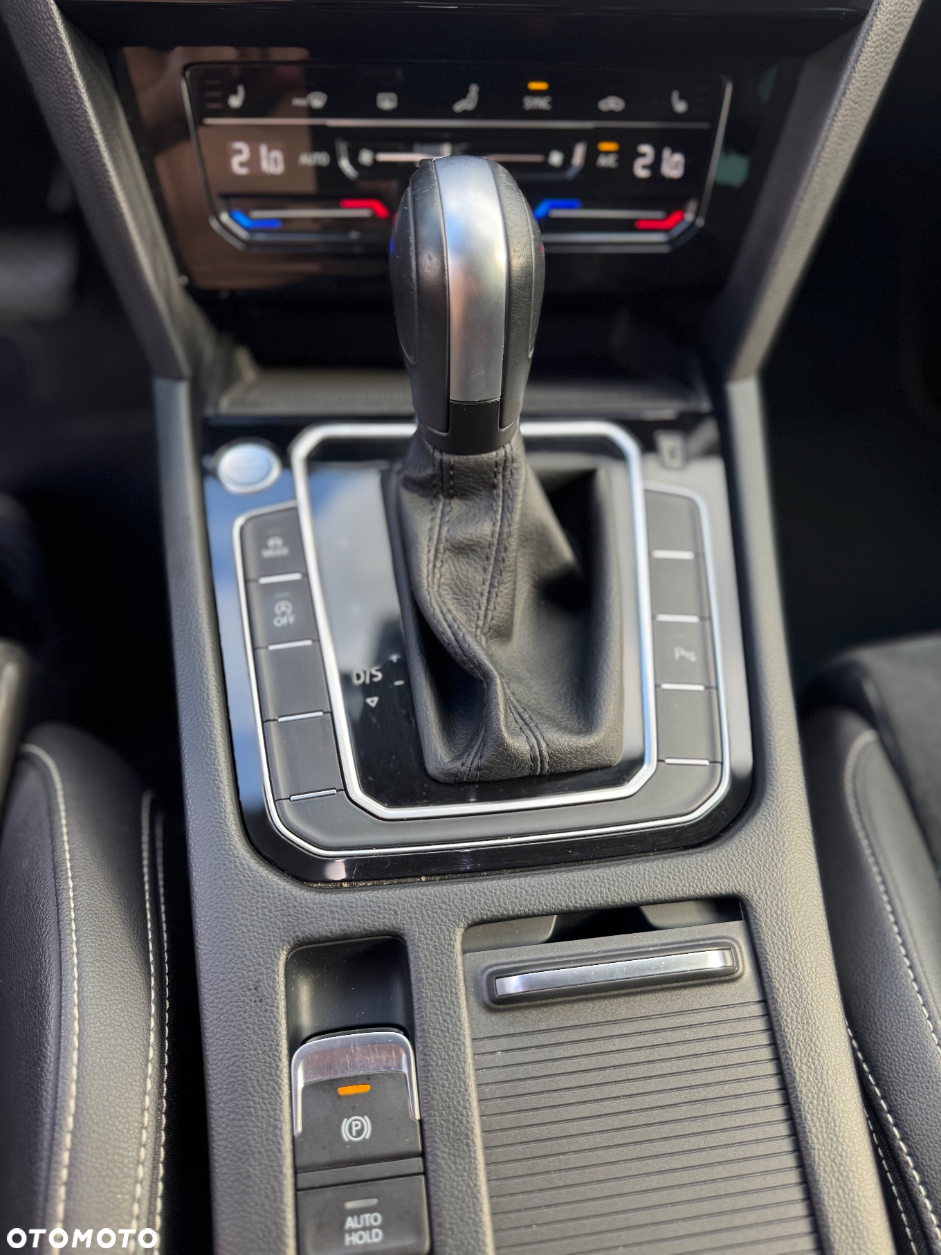 Volkswagen Passat Variant 2.0 TDI SCR DSG 4Motion Elegance - 22