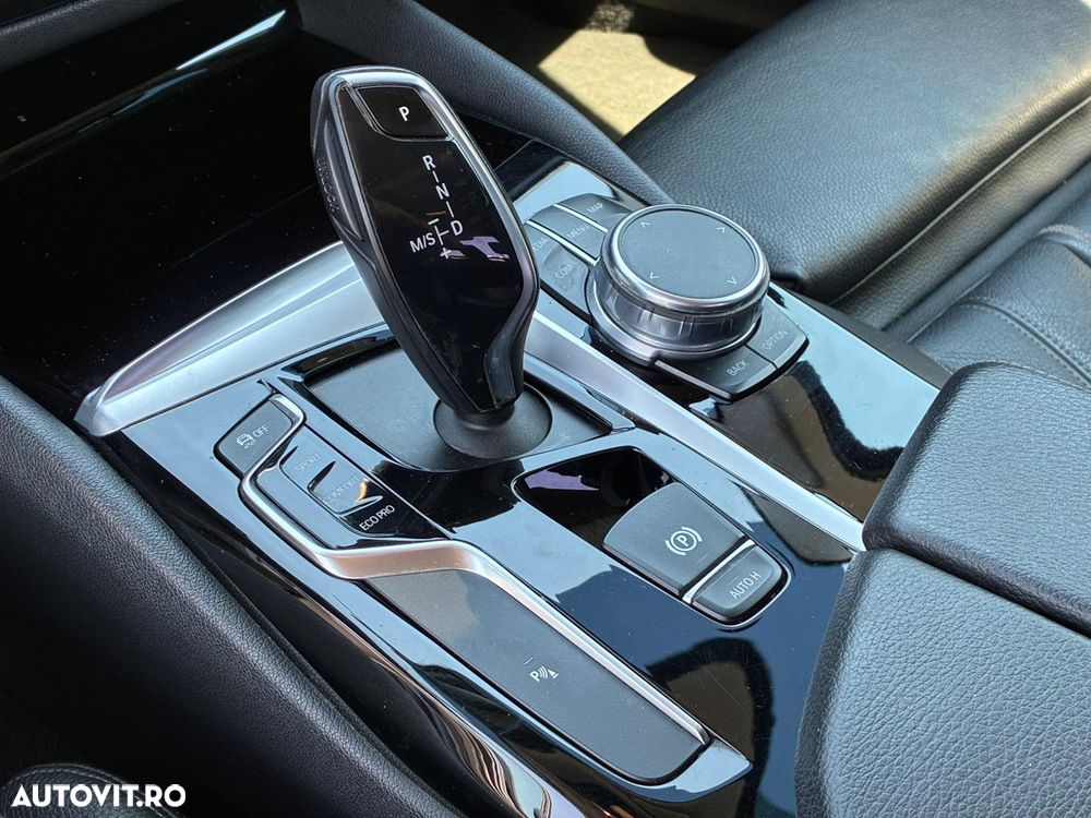 BMW Seria 5 520d xDrive AT - 26