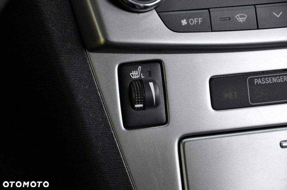 Toyota Avensis 1.8 Executive - 37