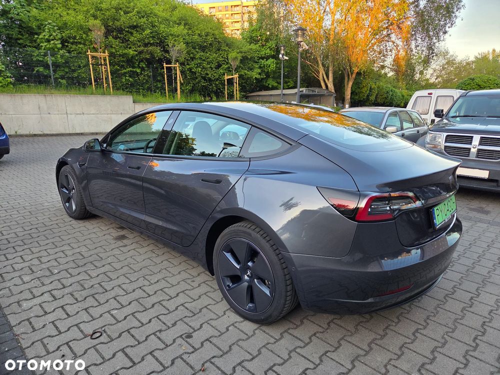 Tesla Model 3 Standard Reichweite Plus Hinterradantrieb - 3