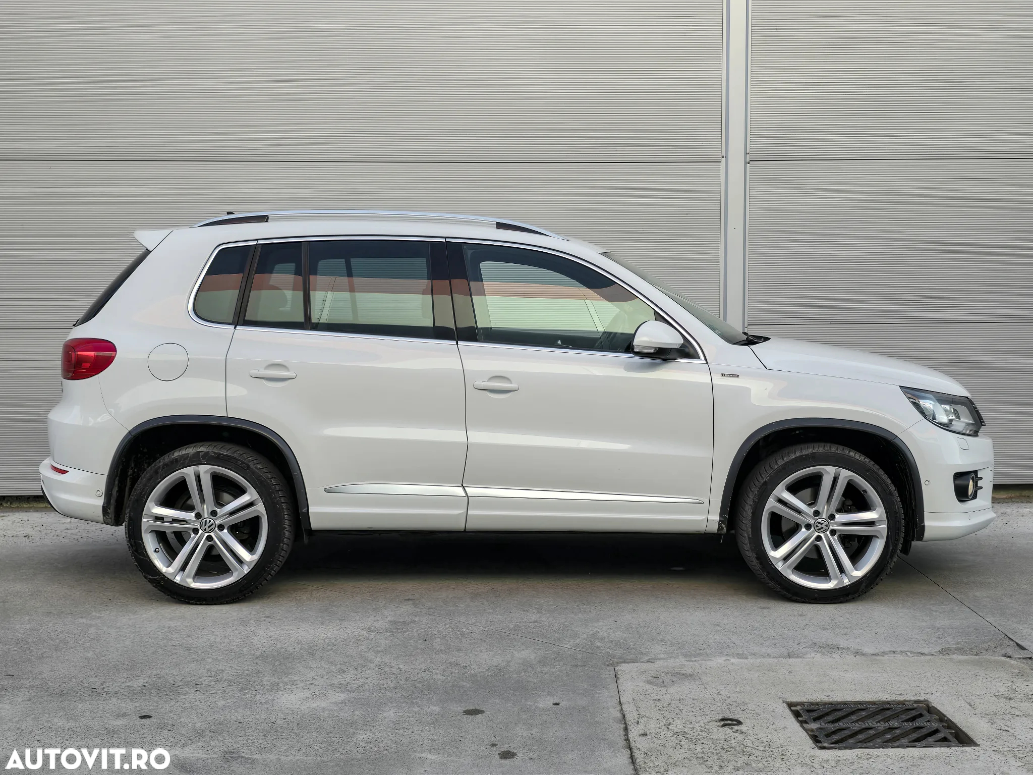 Volkswagen Tiguan 2.0 TDI SCR 4MOTION BlueMotion Technology Lounge Sport & Style - 3