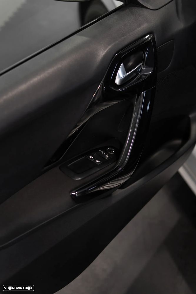 Peugeot 208 1.2 VTi SE Style - 24