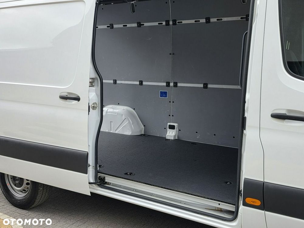 Mercedes-Benz Sprinter - 10