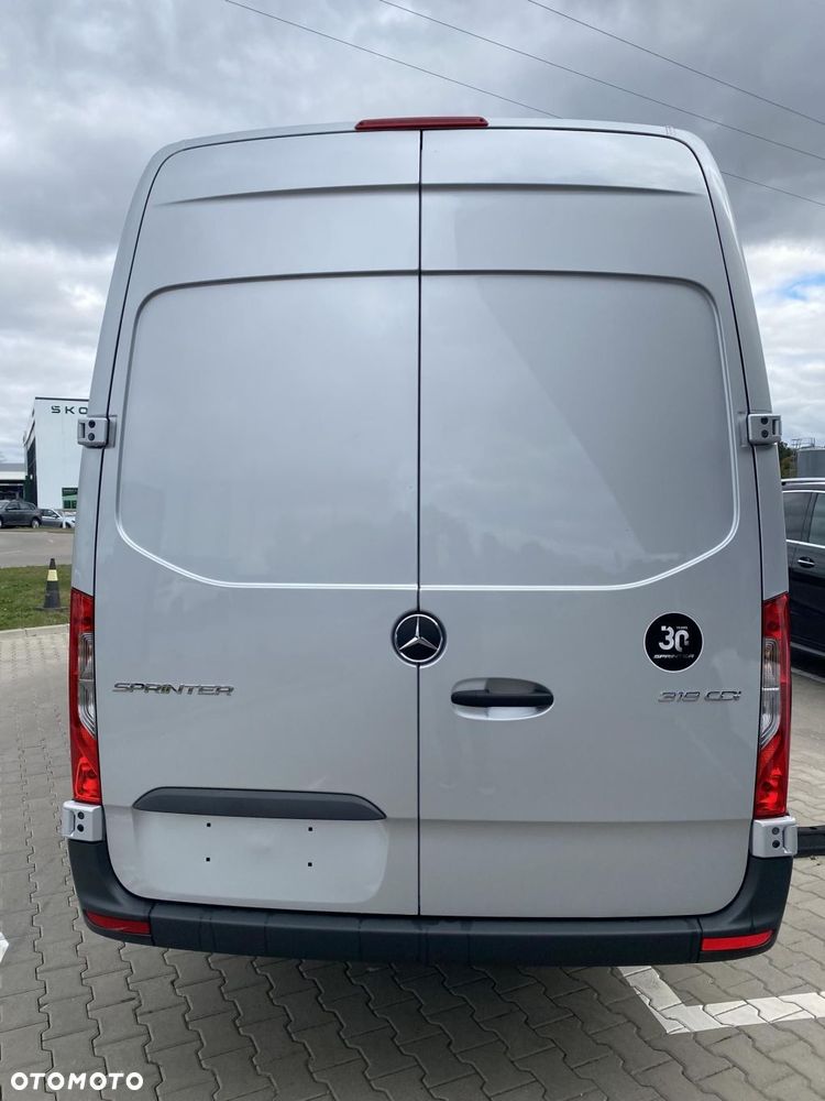 Mercedes-Benz Sprinter - 4