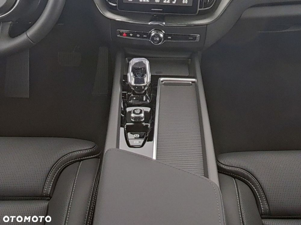 Volvo XC 60 T8 Plug-In Hybrid AWD Ultra Black Edition - 7