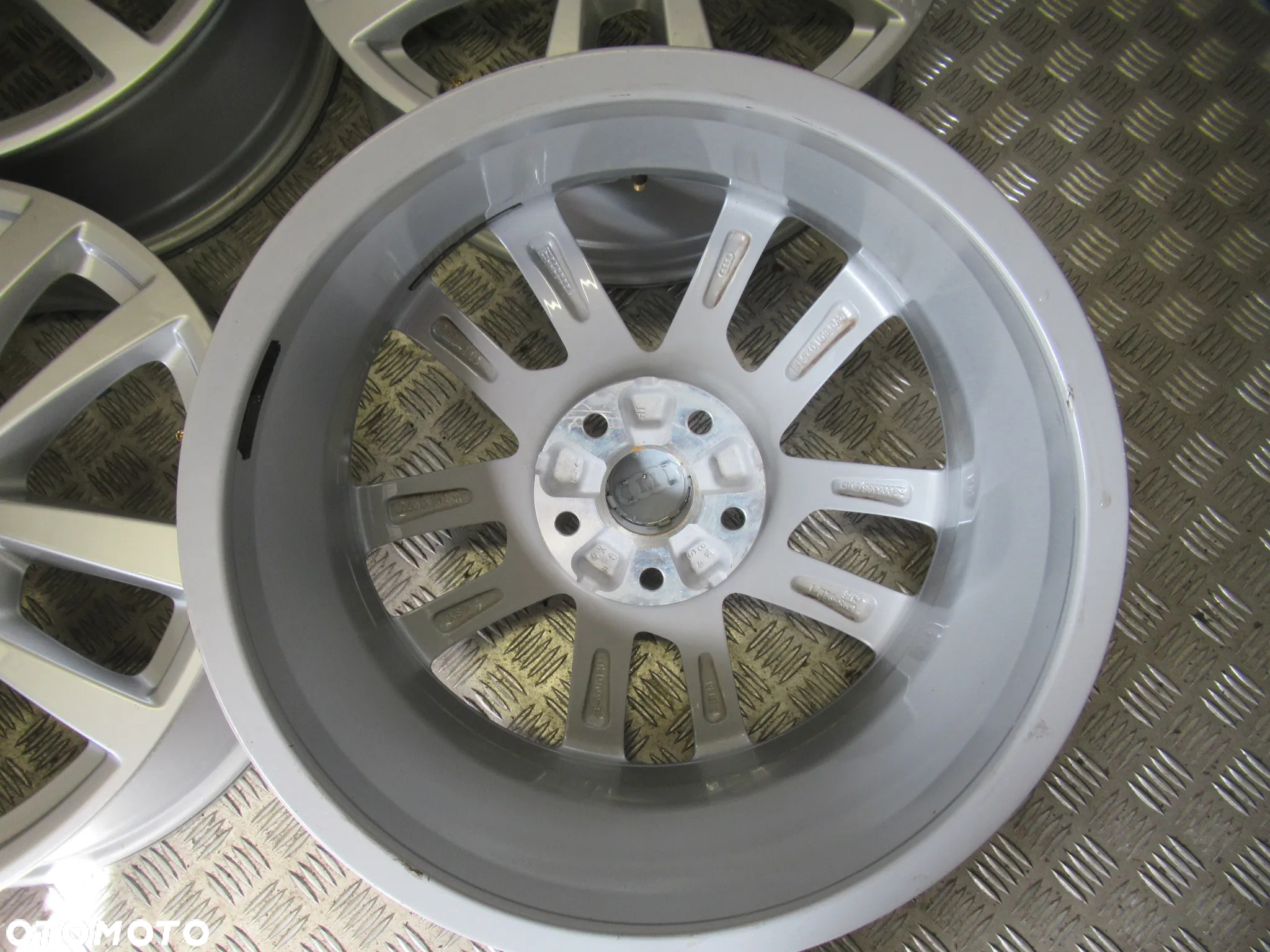 Felgi Audi A3 A4 Q2 Q3 6Jx17 et48 5x112 8V0 - 7